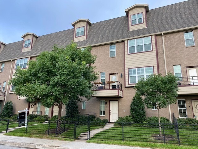 Foto del edificio - 5820 Bryan Pkwy