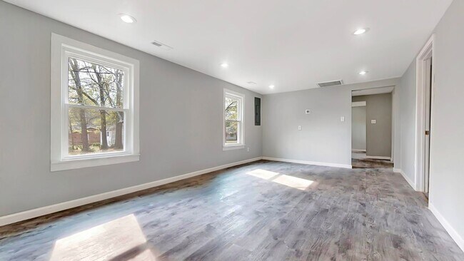 Building Photo - Fully Renovated 2 Bedroom and 1 Bath Home