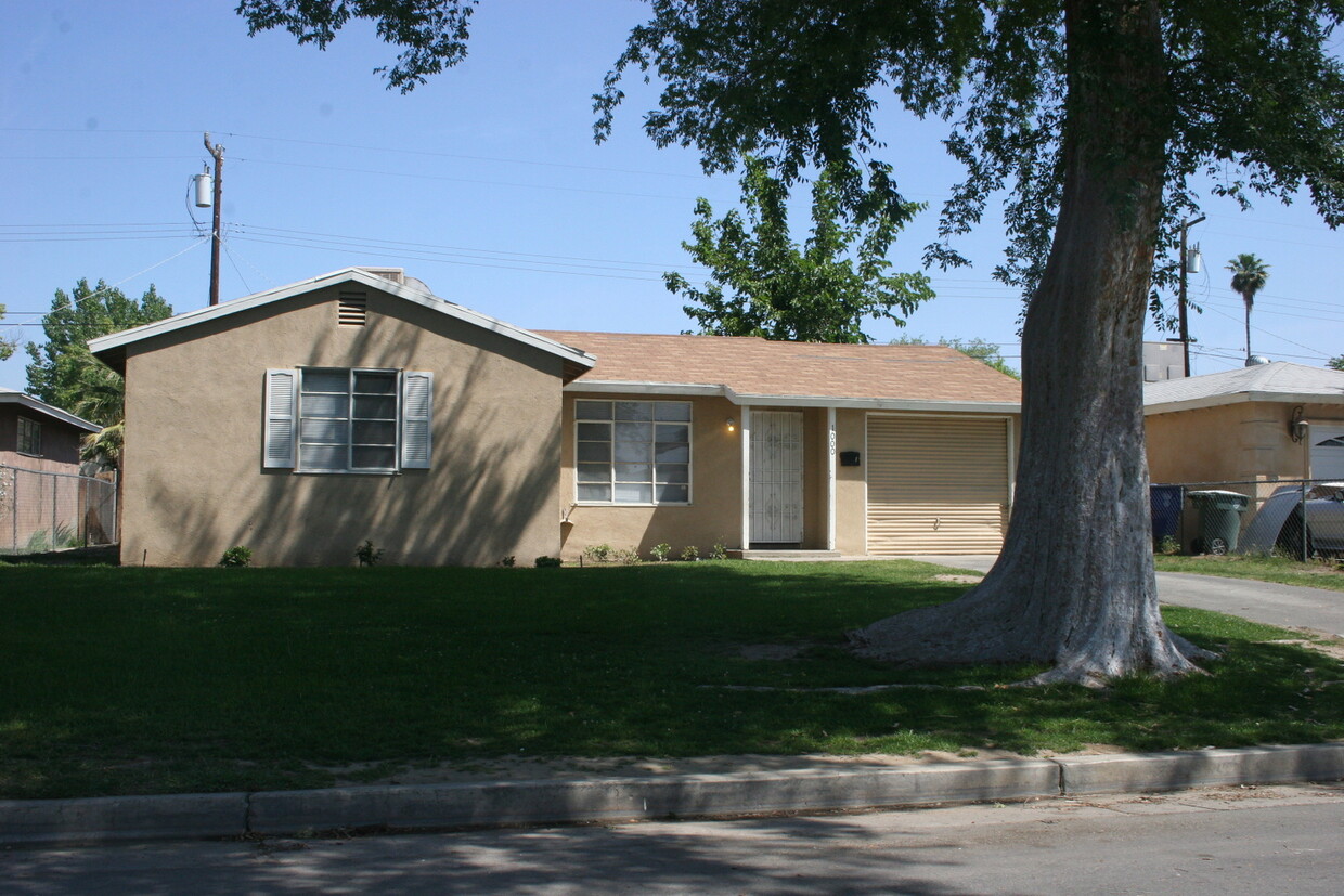 Foto principal - CUTE 3+1 South Bakersfield 93304 $1700