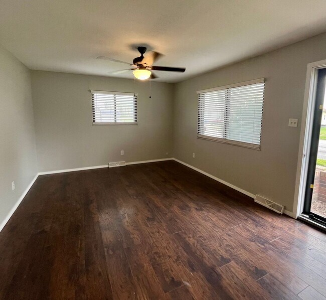 Building Photo - Two bedroom house in Wood River