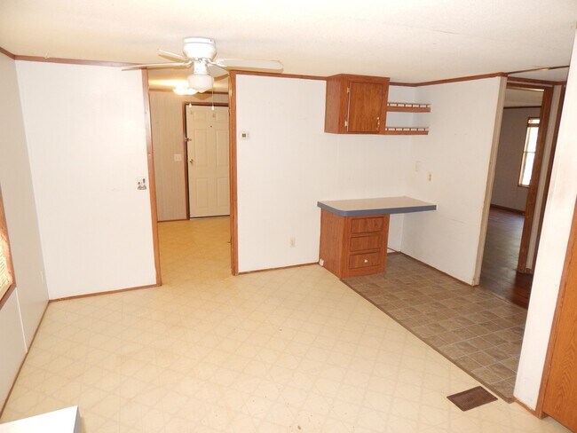 Foto del edificio - Spacious 3 Bedroom, 2 Bath Double-Wide Mobile Home