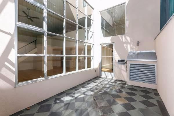 Building Photo - 520 6th St