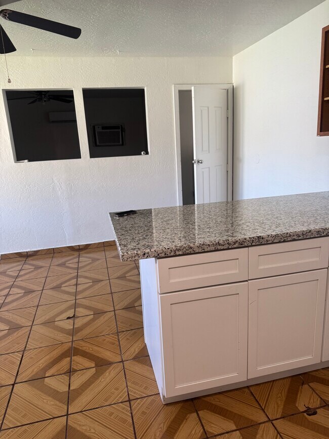 Building Photo - 7602 W Whitton Ave