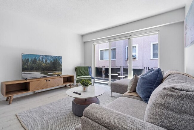 Photo du bâtiment - 1550 W 11th Ave