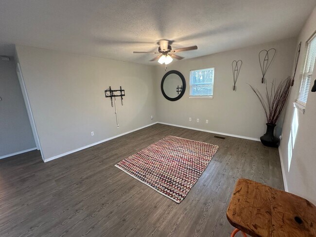 Foto del edificio - Welcome to this charming 2-bedroom, 1-bathroom home located in the heart of Dover, AR.