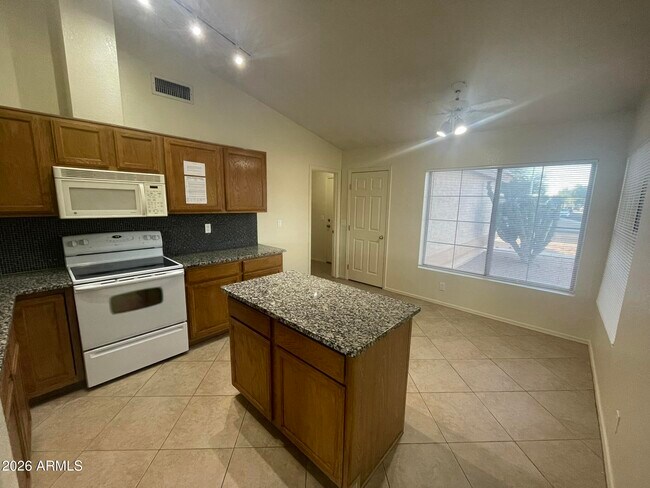 Foto del edificio - 1122 E Butler Dr