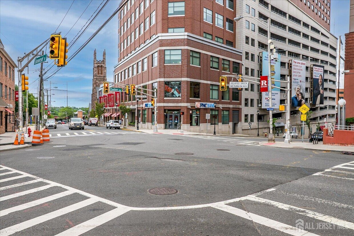 Primary Photo - 110 Somerset St
