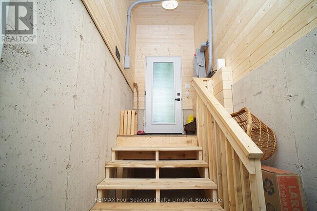 Photo du bâtiment - LOWER - 209344 HIGHWAY 26