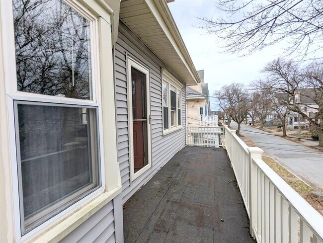 Building Photo - 35 Trowbridge St