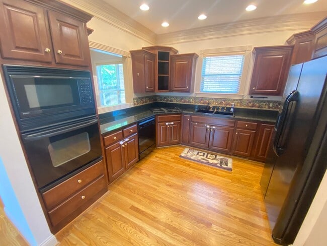 Foto del edificio - Beautiful home in Fairways subdivision off Coles Ferry Pk.