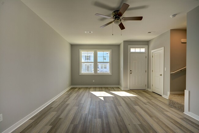 Foto del edificio - GORGEOUS End Unit Townhome in Sneads Ferry...