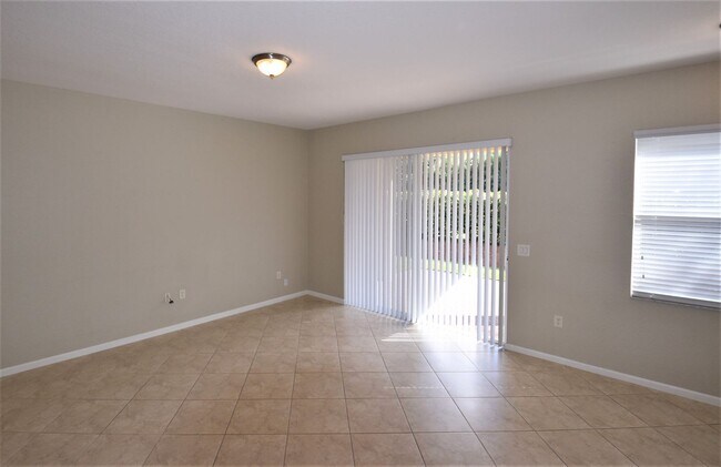 Foto del edificio - 7866 Jewelwood Dr