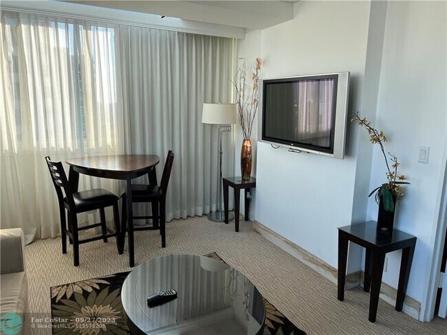Foto del edificio - 2670 E Sunrise Blvd