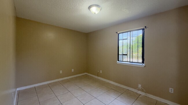 Foto del edificio - 4253 Moncrief Rd W