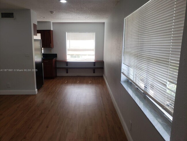 Foto del edificio - 7901 NW 44th Ct