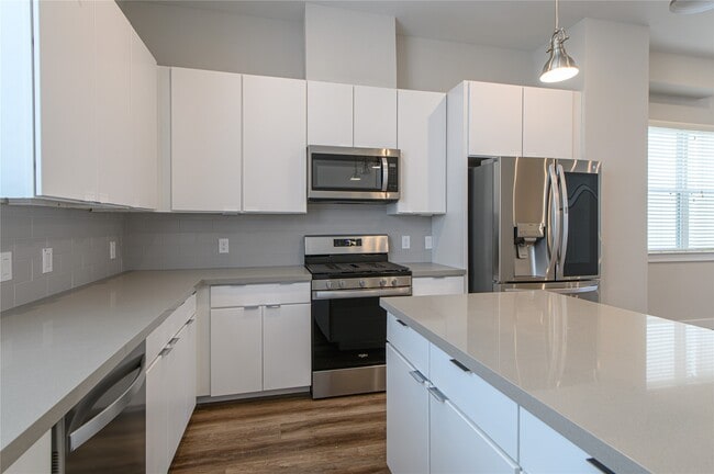 Building Photo - 1274 N Post Oak Rd