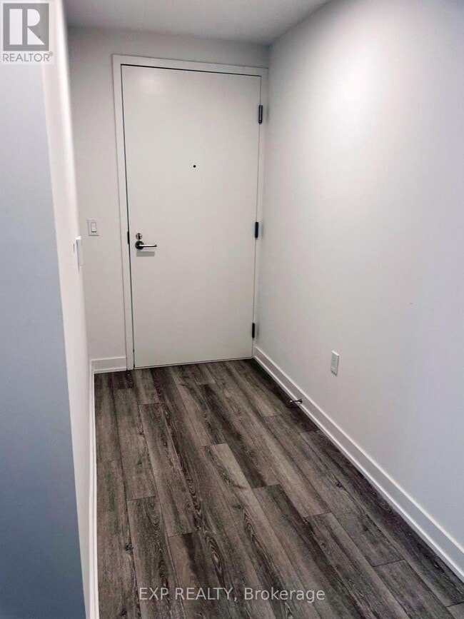 Building Photo - 230 Simcoe St