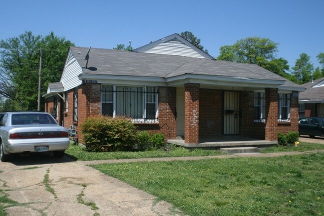 Building Photo - 69-93 Eastview Dr