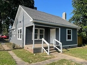 Building Photo - 1421 W 18th St