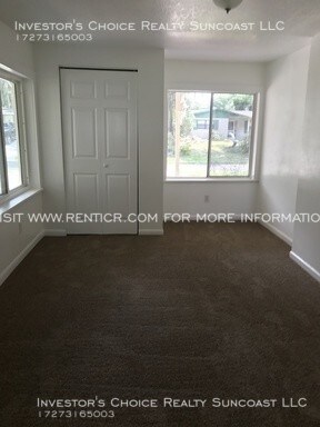 Foto del edificio - 7253 Cedar Point Dr