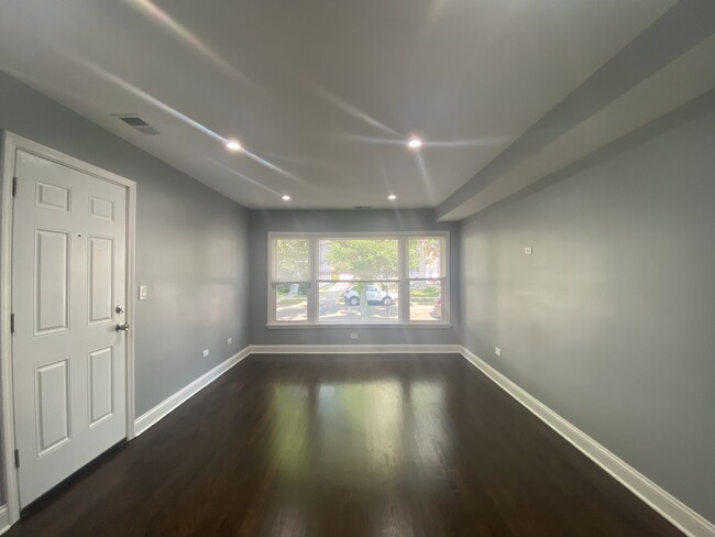 Building Photo - 4449 N Kildare Ave