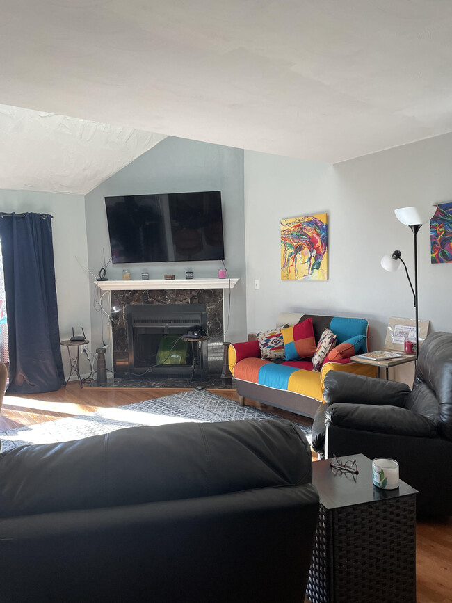 Living room - 3359 Forest Ridge Rd