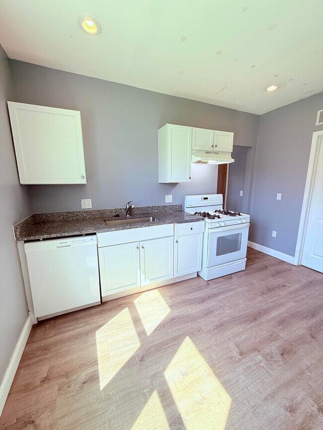 Foto del edificio - 3 Bed, 1 Bath Home with Modern Amenities / Vouchers Accepted / Available Now!