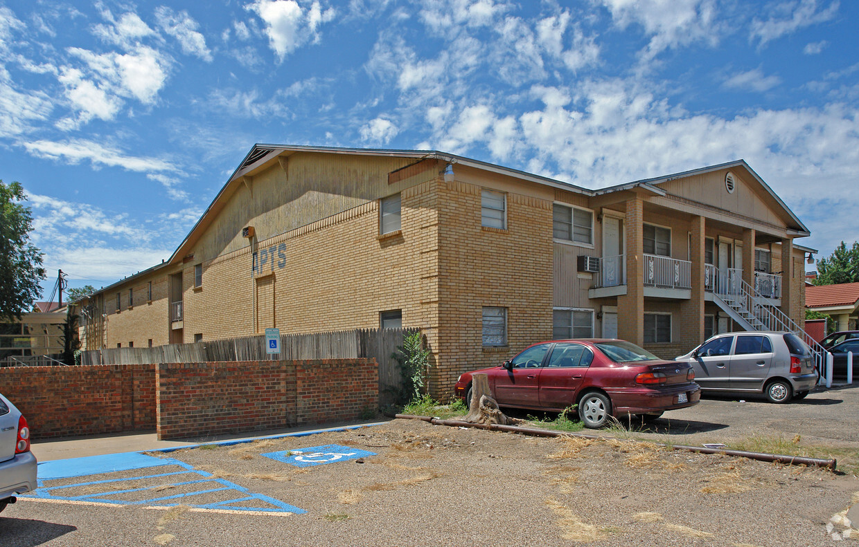 Primary Photo - Colony House Apartments