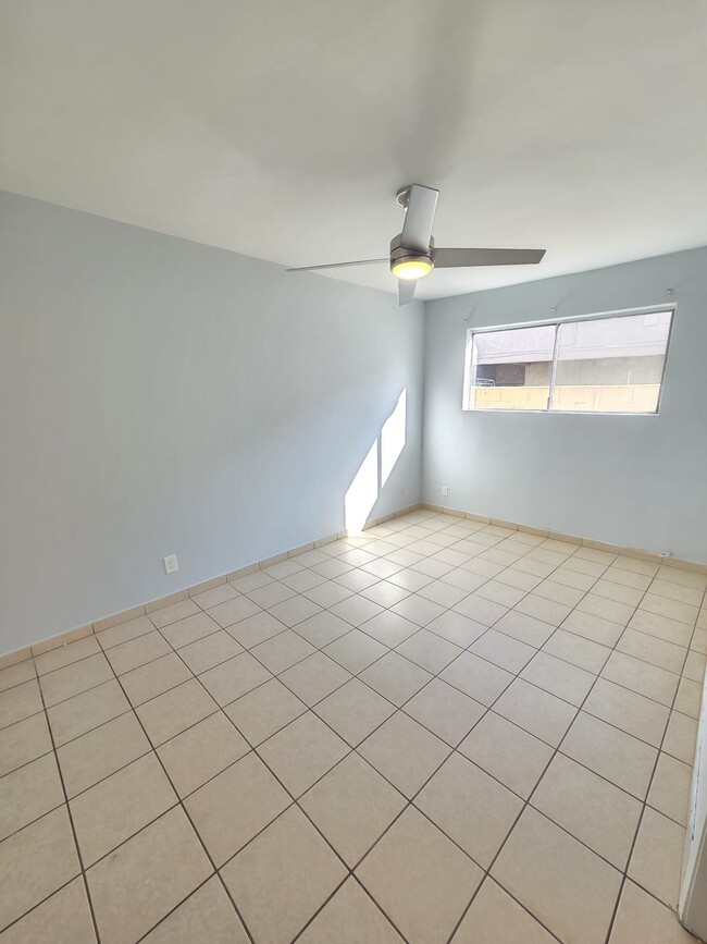 Foto del edificio - 4660 Kester Ave