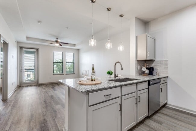 Building Photo - Halcyon Castle Hills