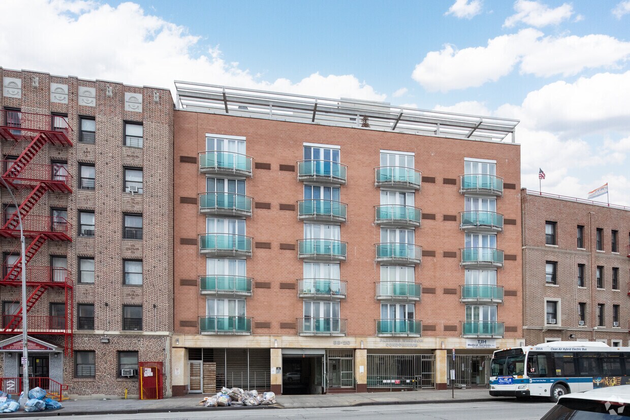 Foto principal - 88-20 Parsons Blvd