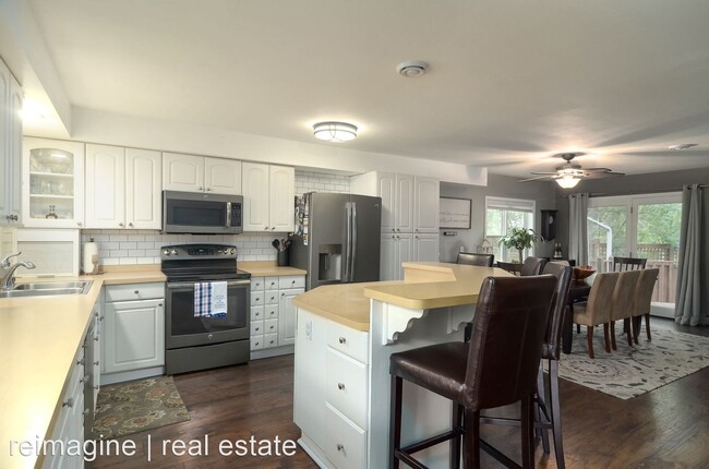 Building Photo - 3 br, 3 bath House - 16025 Gleason Lake Road