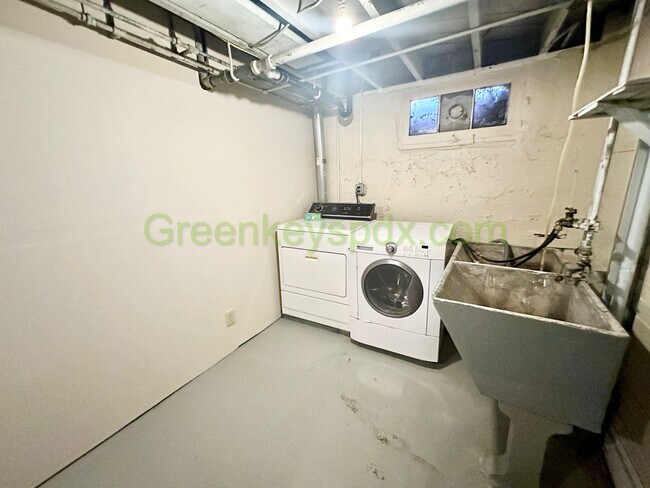 Foto del edificio - 3 Bed 1 Bath Unit in Ne Portland
