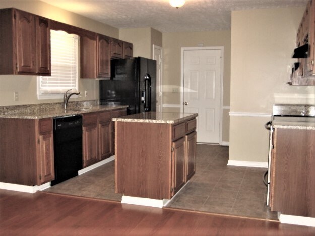 Building Photo - 703 Williamsburg Drive