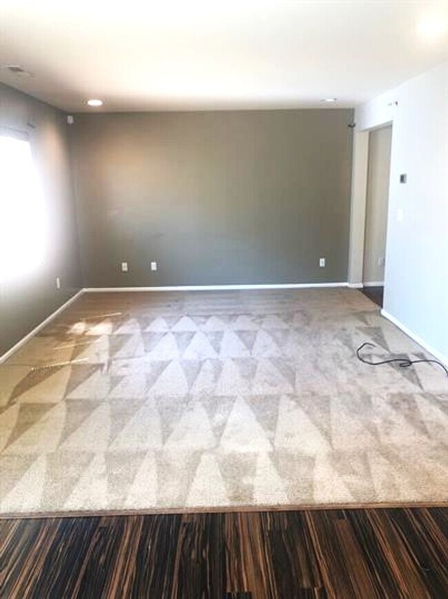 Foto del edificio - August Move in- 3bed 2.5 Bath Horizon Point