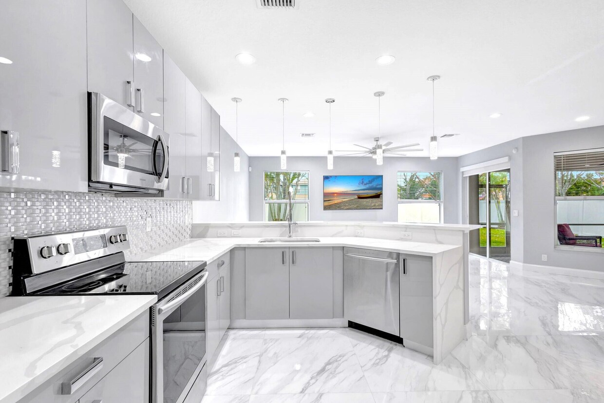 Foto principal - 6453 Paradise Cove