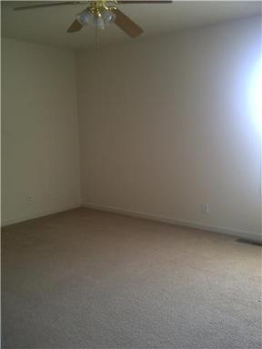 Building Photo - 213 Tree Line Dr
