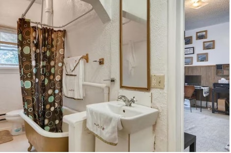 Upstairs bath - 320 Fuller Ave