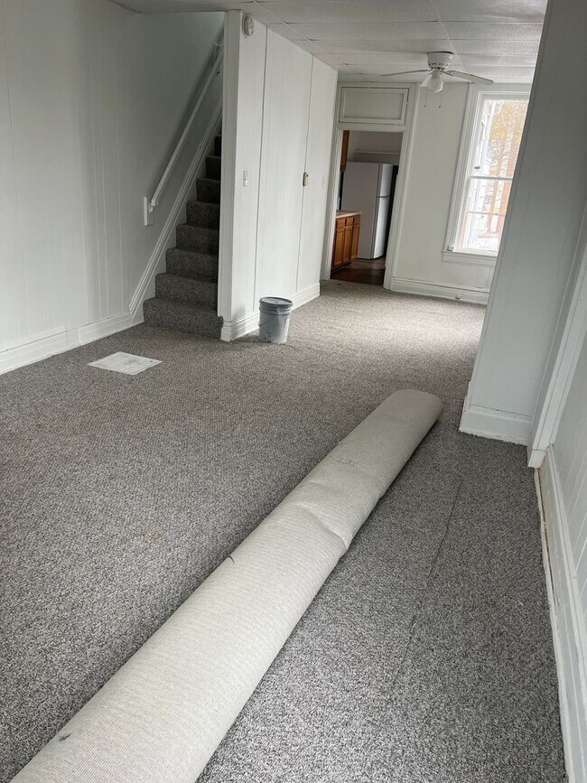 Building Photo - Three Bedroom Home In York City Schools