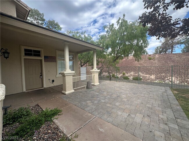Foto del edificio - 247 Walnut Village Ln
