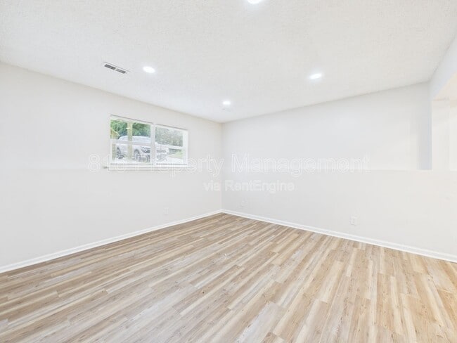 Building Photo - 3104 Orville Ave