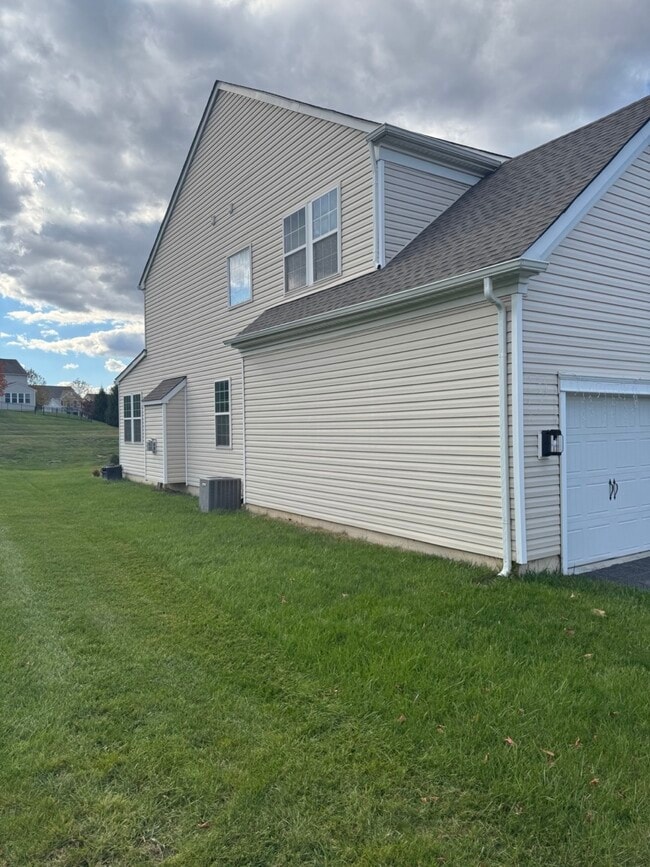 Building Photo - 710 N Haines Cir