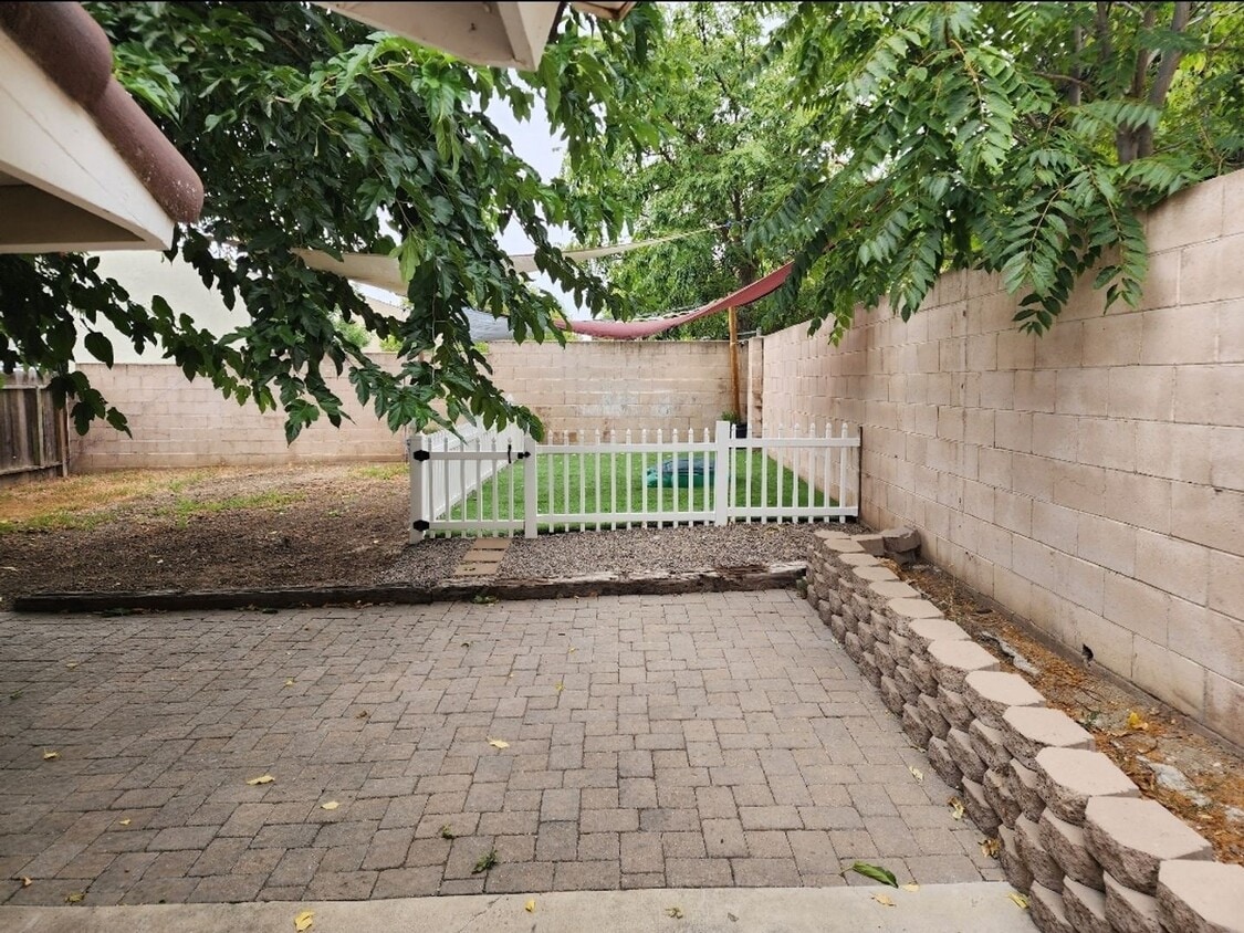 Building Photo - @ bedroom 2 bath home