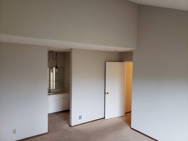 Building Photo - 2485 Wexford Ave