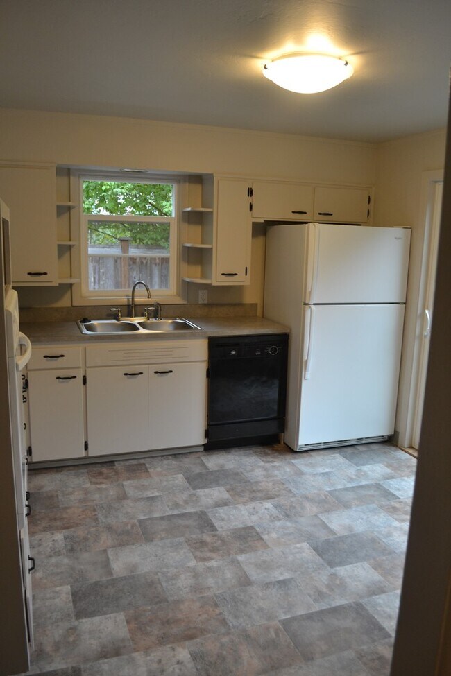 Building Photo - East 20th &amp; Onyx Alley