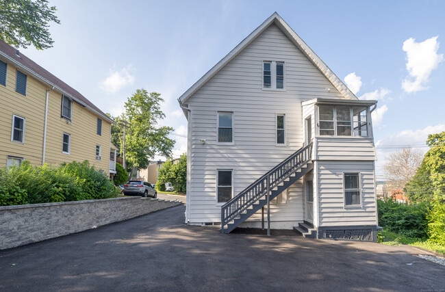 Building Photo - 10 Perry Hill Rd