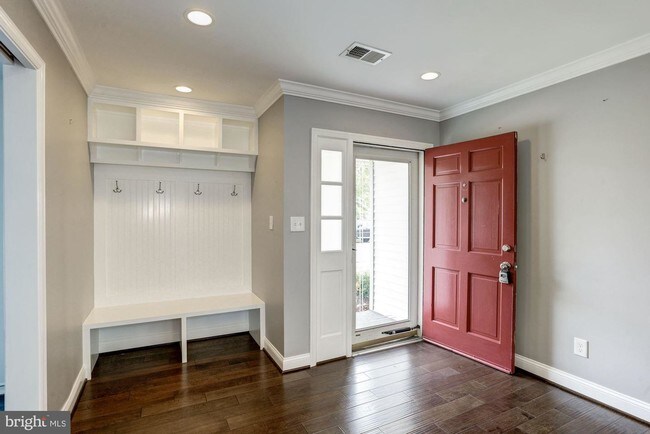 Foto del edificio - 6535 Riefton Ct