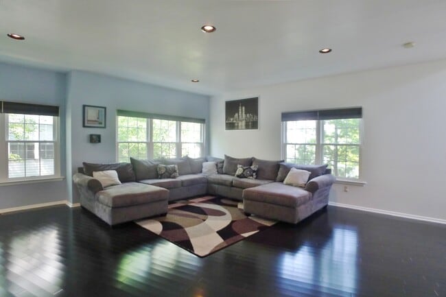 Photo - 808 Dellwood Ln Townhome