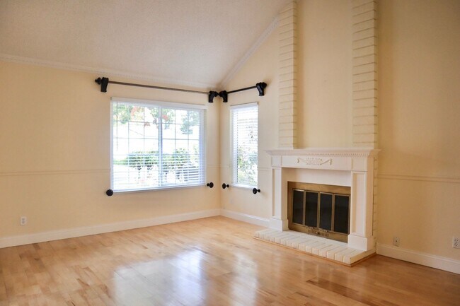 Building Photo - Charming 4-bedroom home located in Union C...