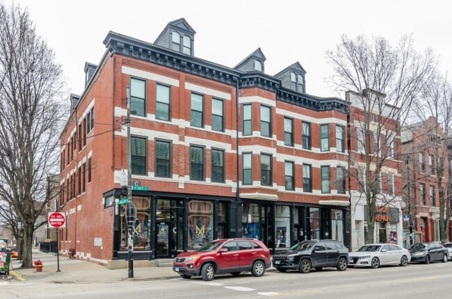 Building Photo - Recently Renovated 2 Bed 1 Bath in Great P...